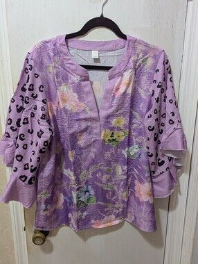 Lavender Floral & Leopard Print V-Neck Large Women's Top
